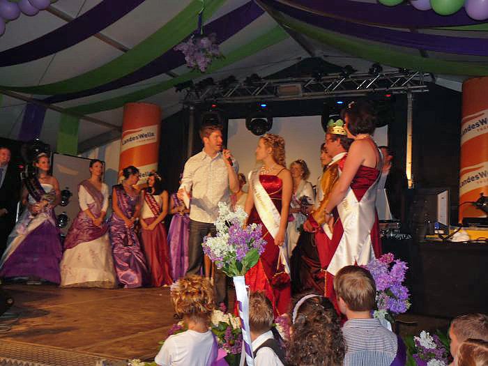 Die Wahl der Fliederk&ouml;nigin (1)