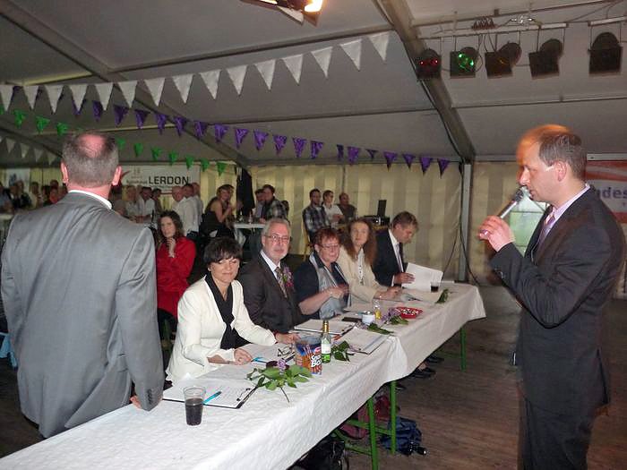 Die Wahl der Fliederk&ouml;nigin (1)