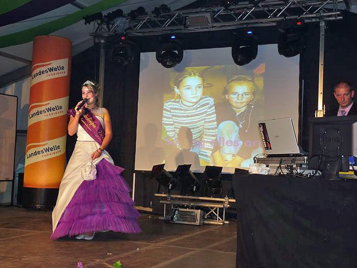 Die Wahl der Fliederk&ouml;nigin (1)