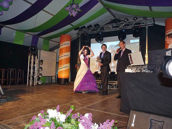 Die Wahl der Fliederk&ouml;nigin (1)