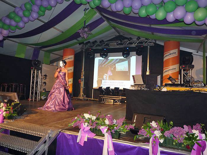 Die Wahl der Fliederk&ouml;nigin (1)