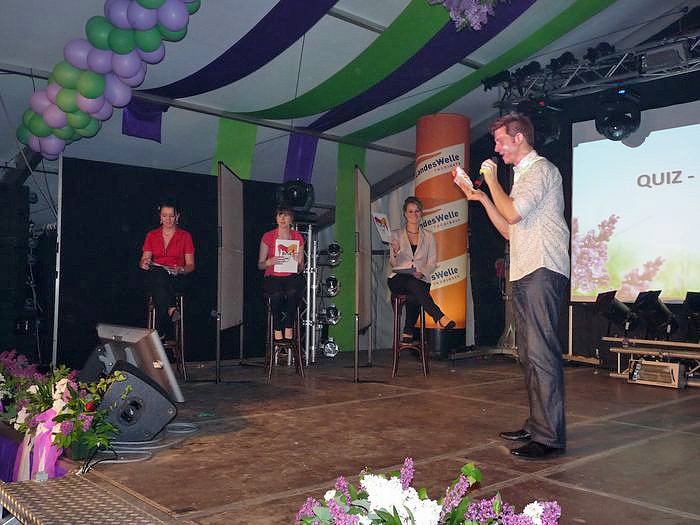 Die Wahl der Fliederk&ouml;nigin (2)