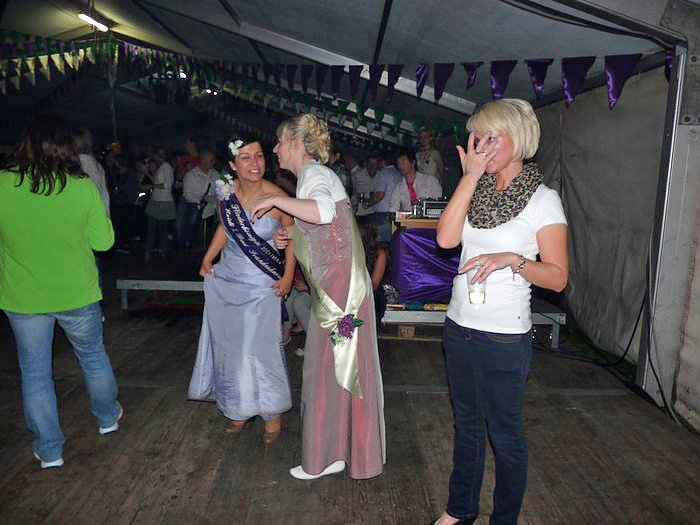 Die Wahl der Fliederk&ouml;nigin (2)