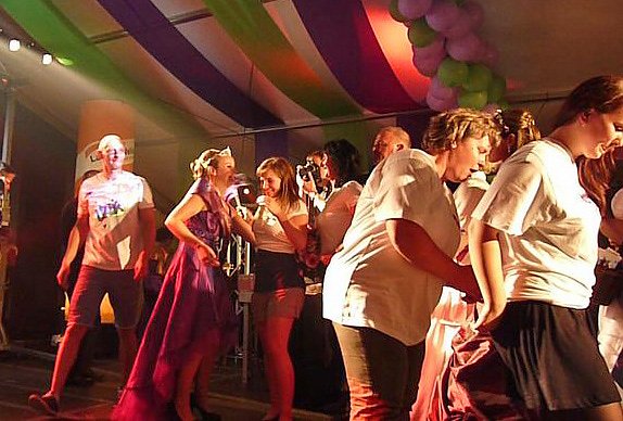 Die Wahl der Fliederk&ouml;nigin (2)