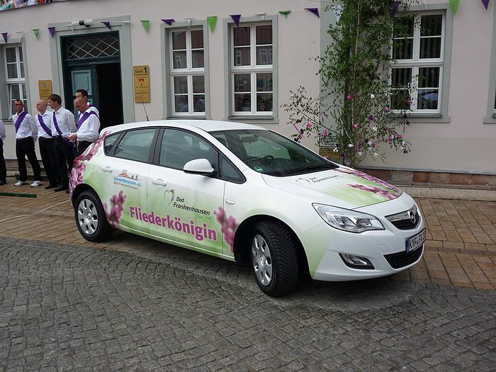 Die Wahl der Fliederk&ouml;nigin (2)