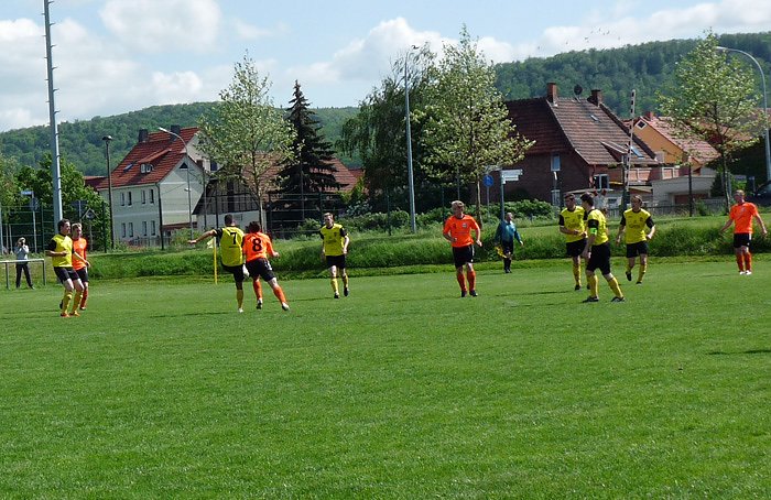 Eintracht (gelb) gegen Germania