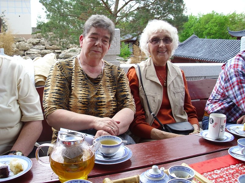 Senioren im Garten des ewigen Gl&uuml;cks