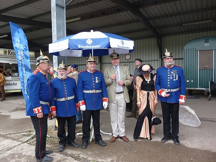 Feierlich er&ouml;ffnet