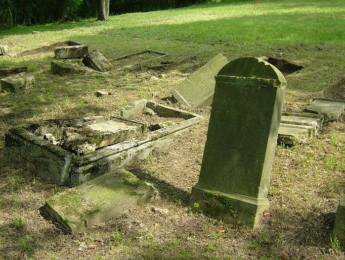 J&uuml;discher Friedhof vor Sanierung