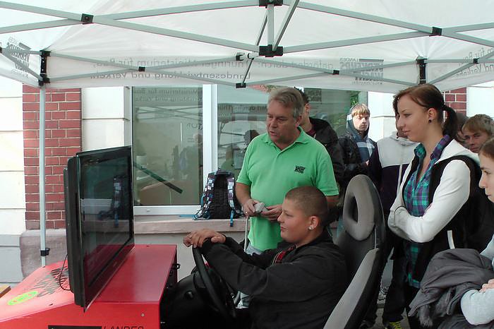Die Kyffh&auml;user Verkehrswacht Artern f&uuml;hrte heute an der Paracelsus-Schule in Bad Frankenhausen einen Aktionstag "Junge Fahrer" durch...  Rund 120 Sch&uuml;lerinnen und Sch&uuml;ler konnten sich an verschiedenen