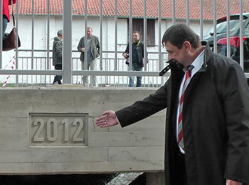 Br&uuml;cke &uuml;bergeben