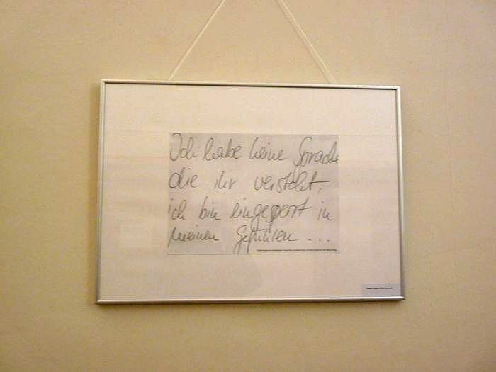 Nachdenkliche Ausstellung