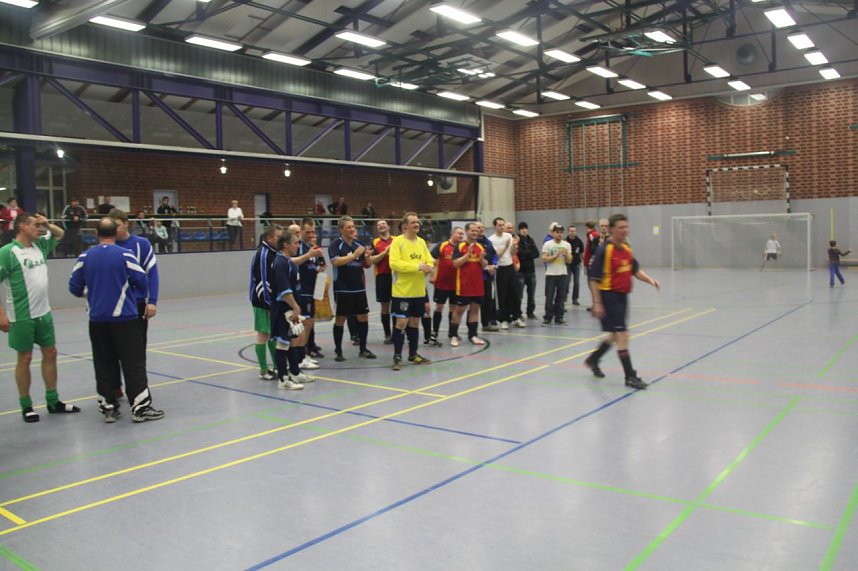 Turnier unterm Hallendach