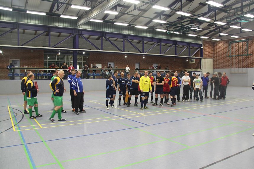 Turnier unterm Hallendach