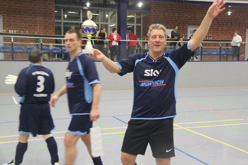 Turnier unterm Hallendach