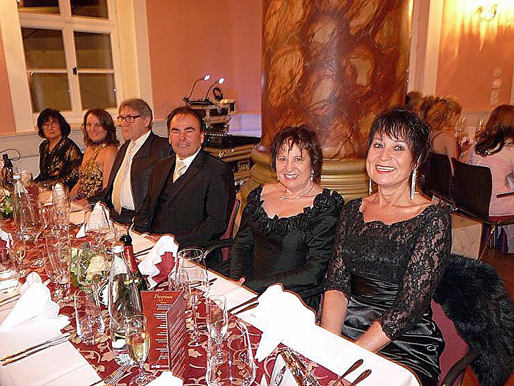 Schlossball er&ouml;ffnet