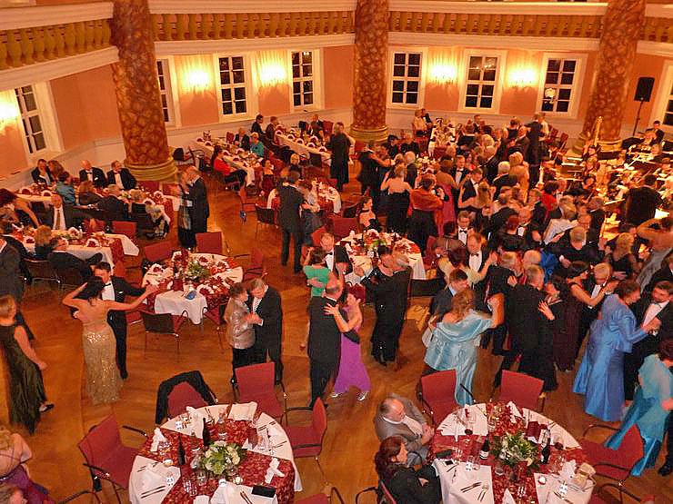 Schlossball er&ouml;ffnet