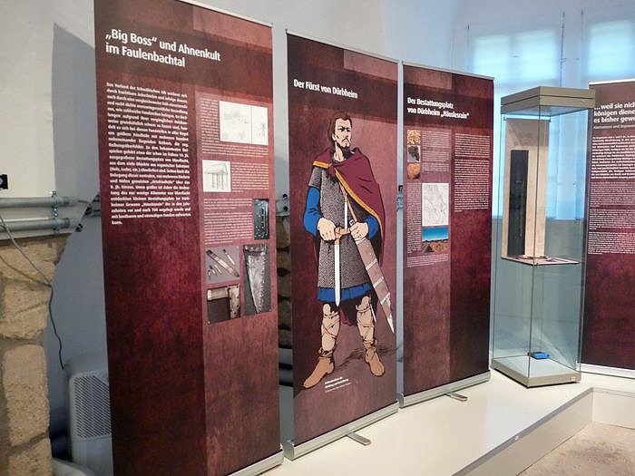 "Zwischen Prunk und Politik"