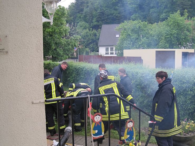 Katastrophensch&uuml;tzer &uuml;bergaben Spende