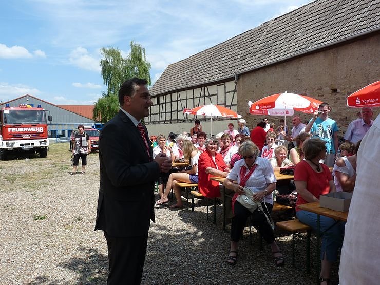 Volksfest vor Wandbild