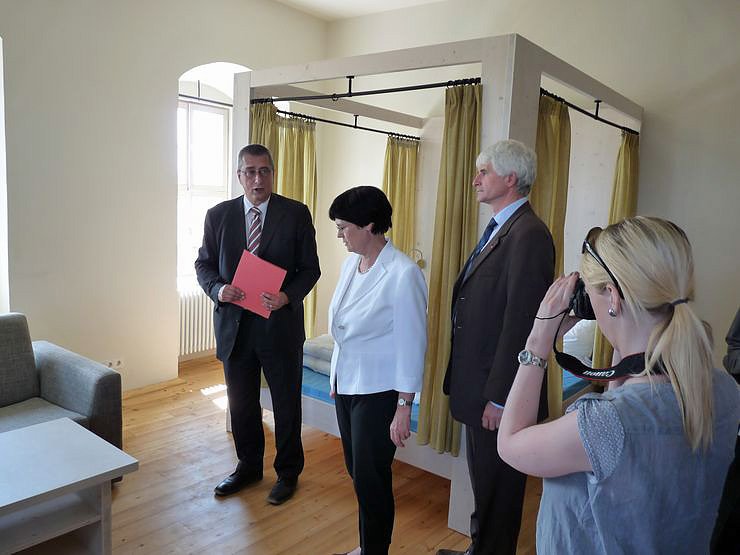 Ministerpr&auml;sidentin in Jugendherberge