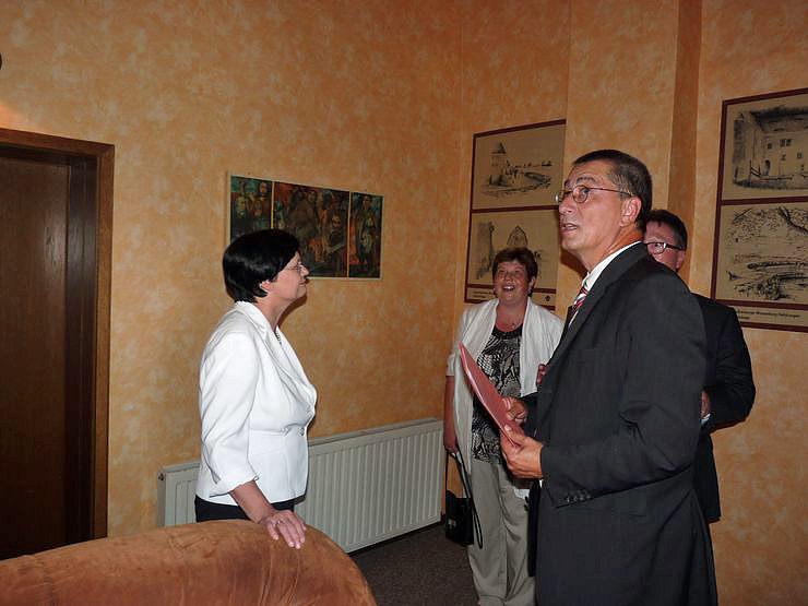 Ministerpr&auml;sidentin in Jugendherberge