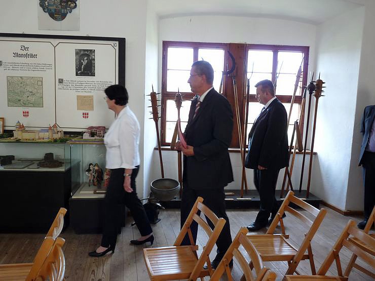 Ministerpr&auml;sidentin in Jugendherberge