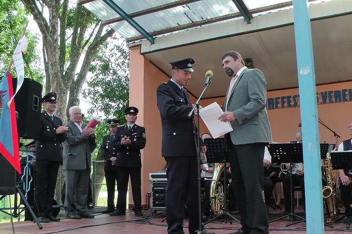 Auszeichnungen und Bef&ouml;rderungen