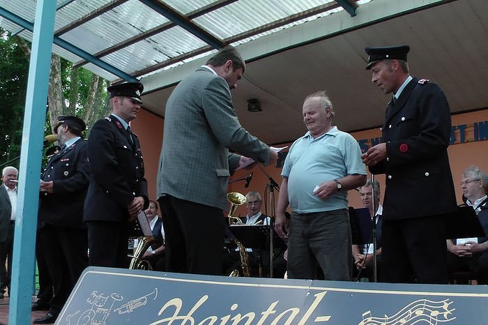 Auszeichnungen und Bef&ouml;rderungen