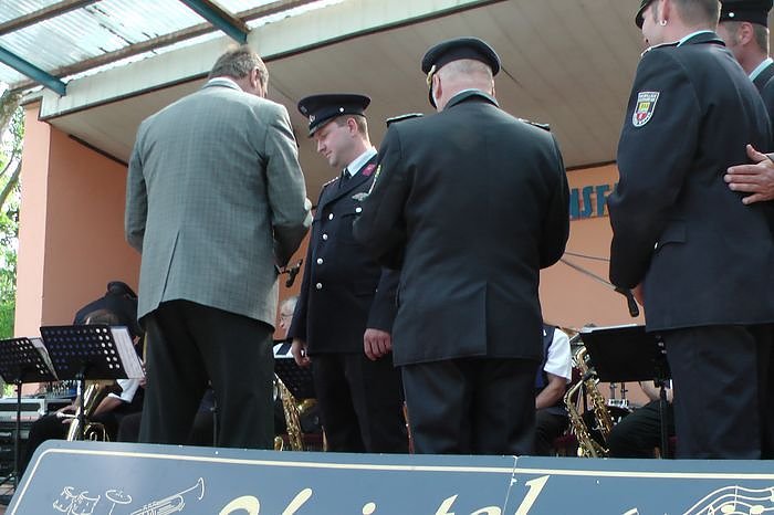 Auszeichnungen und Bef&ouml;rderungen