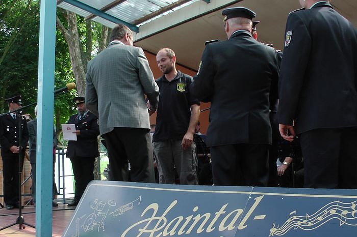 Auszeichnungen und Bef&ouml;rderungen