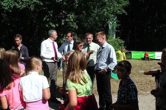 Die Naturentfremdung unserer Gesellschaft, vor allem der Kinder und Jugendlichen, nehmen immer weiter zu. Eine Gegenpol, der den Kindern auch noch Spa&szlig; macht, sind die Waldjugendspiele.   Auch wenn Sp