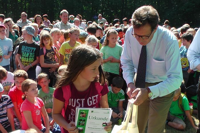 Die Naturentfremdung unserer Gesellschaft, vor allem der Kinder und Jugendlichen, nehmen immer weiter zu. Eine Gegenpol, der den Kindern auch noch Spa&szlig; macht, sind die Waldjugendspiele.   Auch wenn Sp