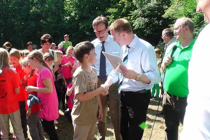 Die Naturentfremdung unserer Gesellschaft, vor allem der Kinder und Jugendlichen, nehmen immer weiter zu. Eine Gegenpol, der den Kindern auch noch Spa&szlig; macht, sind die Waldjugendspiele.   Auch wenn Sp