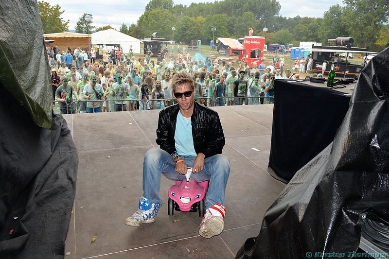 Holi-Festival am Stausee