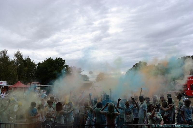 Holi-Festival am Stausee