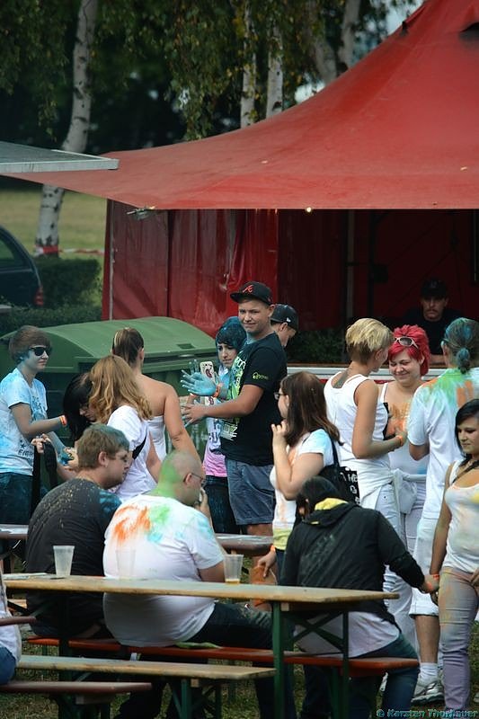 Holi-Festival am Stausee