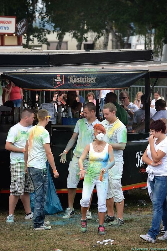 Holi-Festival am Stausee