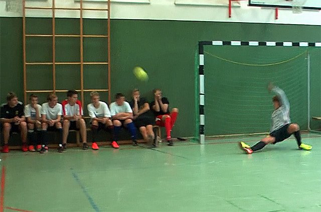 In die Halle "vertrieben" (1)