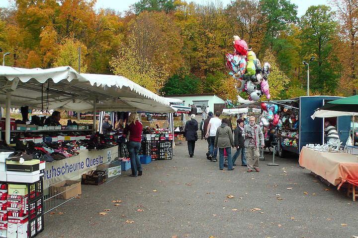 Bockbieranstich an der H&ouml;hle