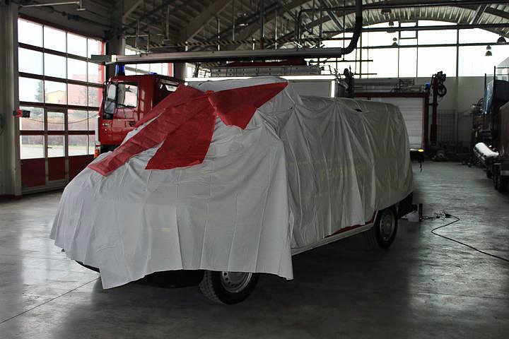 Mit Knall &uuml;bergeben