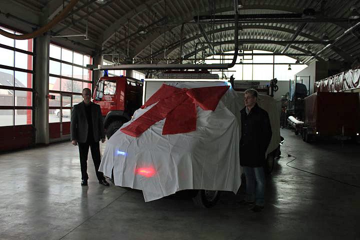 Mit Knall &uuml;bergeben