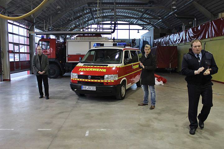 Mit Knall &uuml;bergeben