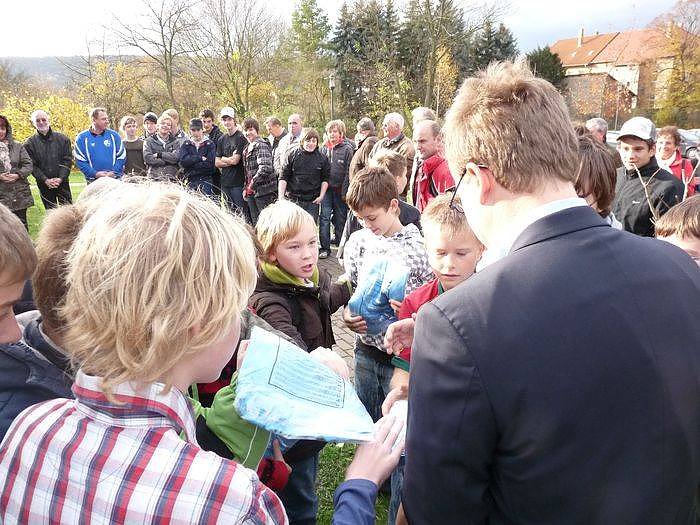 DFB Minispielfeld &uuml;bergeben