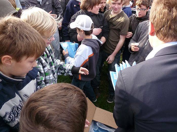 DFB Minispielfeld &uuml;bergeben
