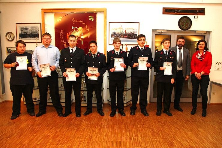 Bef&ouml;rderungen, Verabschiedungen und Dankesworte.