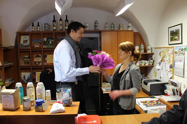 Am Vormittag fand in kleinem festlichen Rahmen die Wiederer&ouml;ffnung der Touristinformation Bad Frankenhausen statt. Nach Insolvenz des Tourismusverbandes Kyffh&auml;user (TVK) musste hier eine neue Regelung