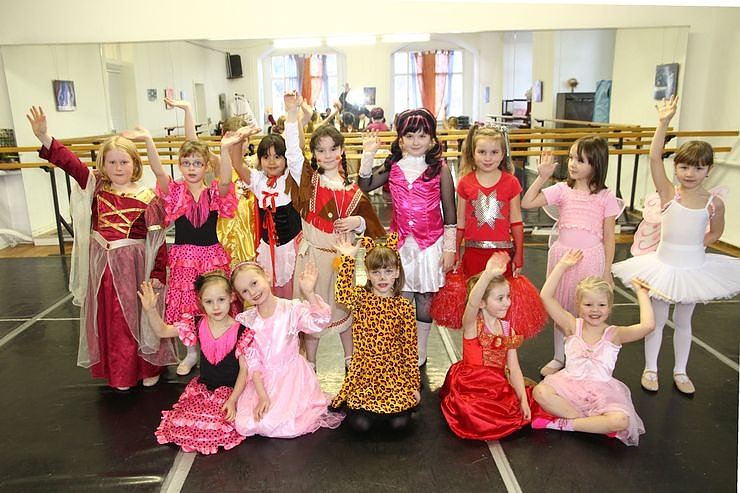 Kost&uuml;mball im Ballettsaal