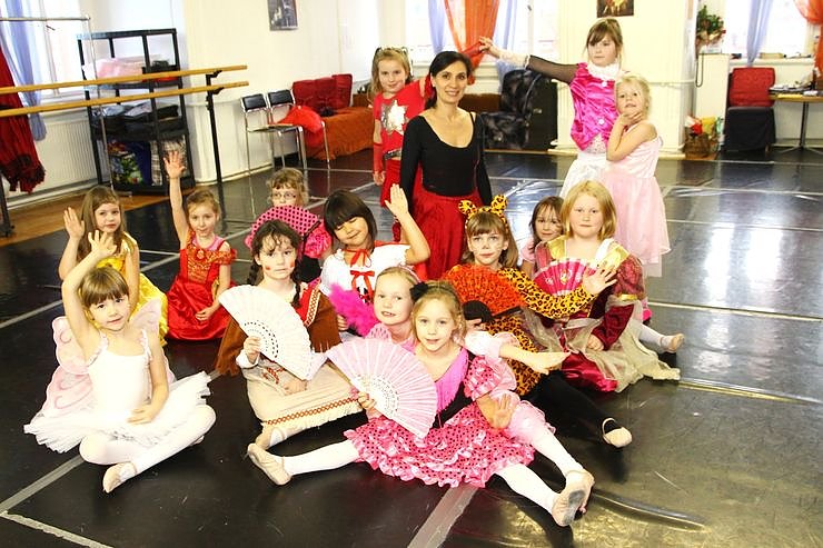 Kost&uuml;mball im Ballettsaal