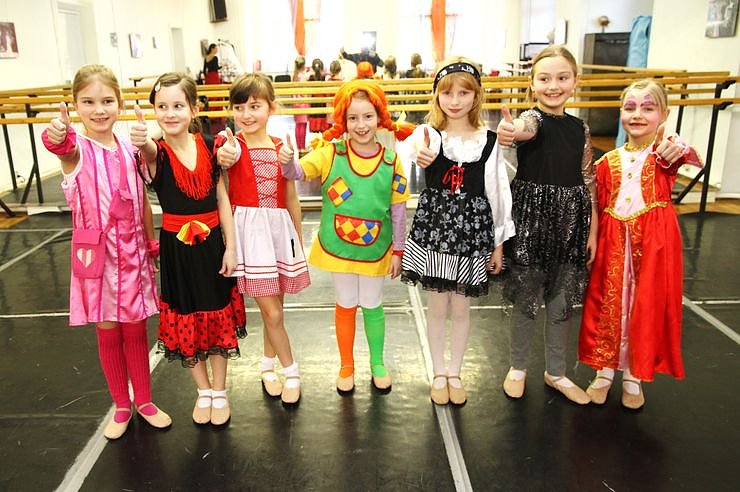 Kost&uuml;mball im Ballettsaal